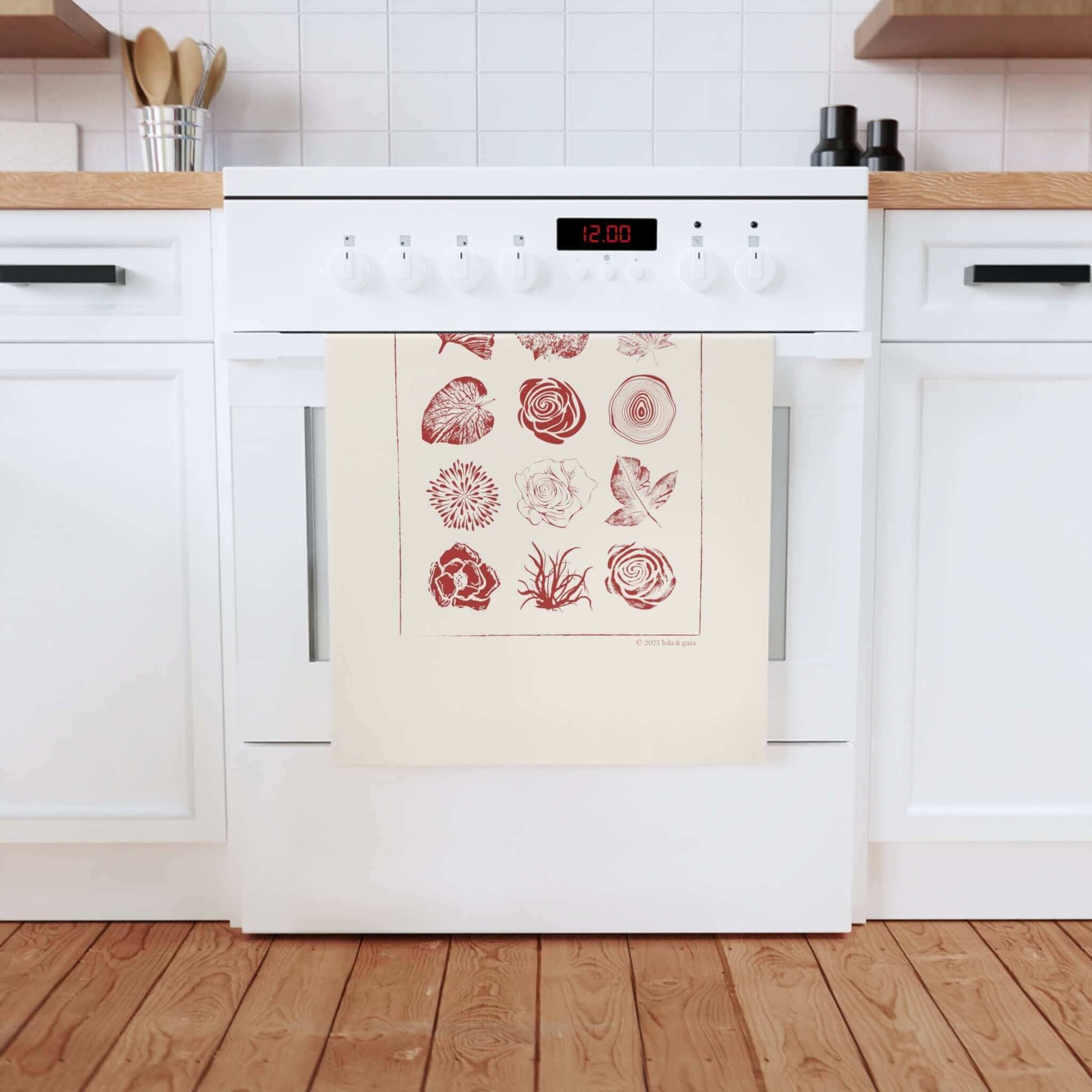 Organic Cotton Tea Towel, L&G Icons, Molten lifestyle view