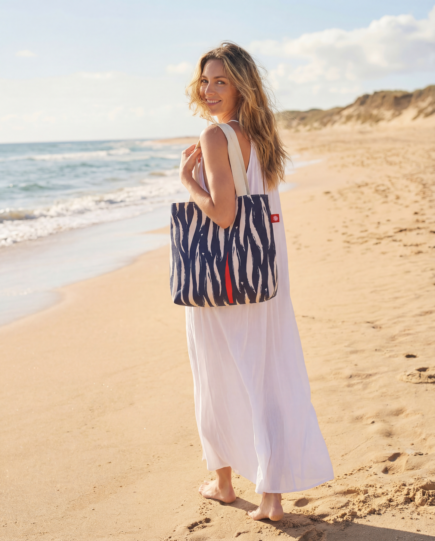 The LOLA Shoulder Tote